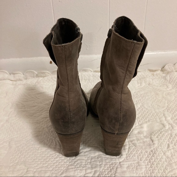 ALDO leather ankle heel bootie button fold over almond shape toe size 8 - Picture 8 of 13